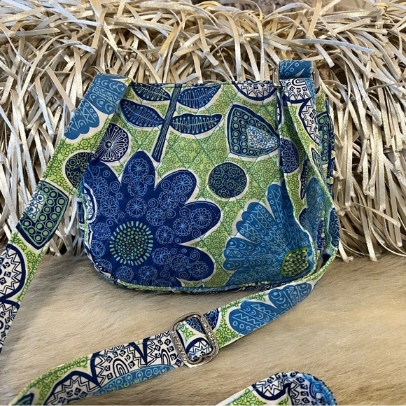 VERA BRADLEY Doodle Daisy Little Flap Hipster Green Blue Floral 2011 Crossbody - Picture 8 of 17